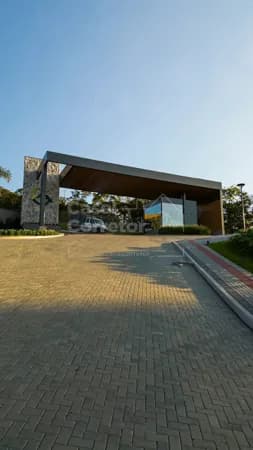 AMPLO TERRENO DE 612,8m² EM CONDOMÍNIO RESIDENCIAL