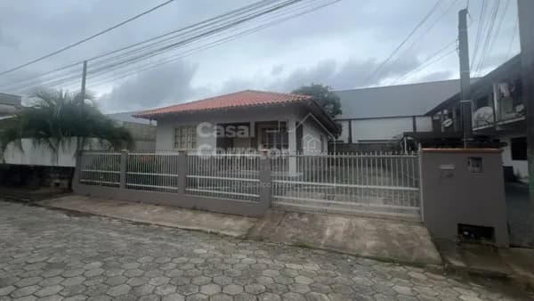 Casa em Brusque - Limoeiro