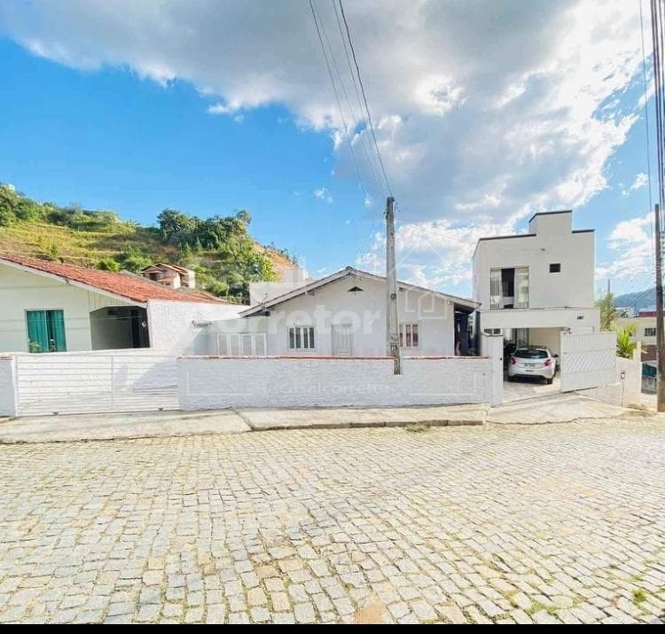 CASA MAIS SOBRADO NO BAIRRO SANTA TEREZINHA A 500 METROS DO STOP SHOP