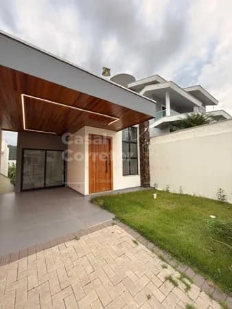 CASA COM 1 SUITE MAIS 2 DEMIS SUITES