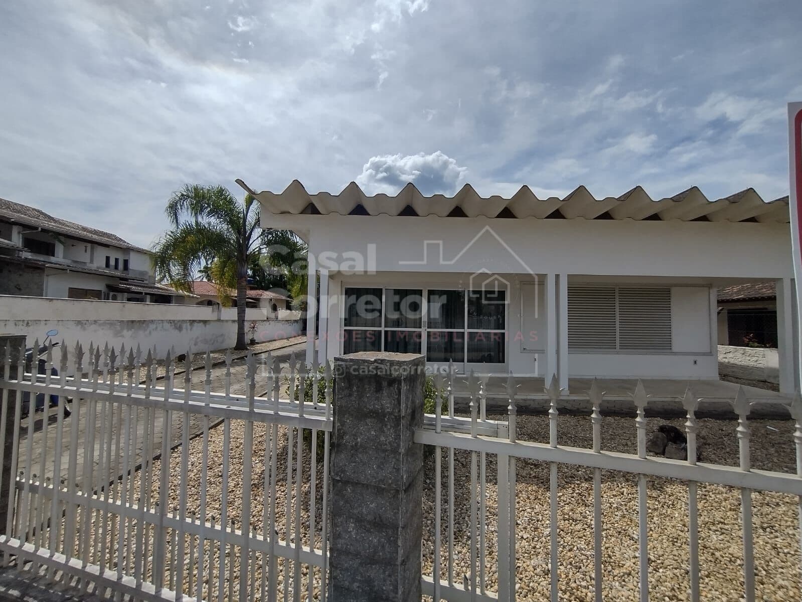 CASA DE ALVENARIA DE 220m² COM 4 DORMITÓRIOS