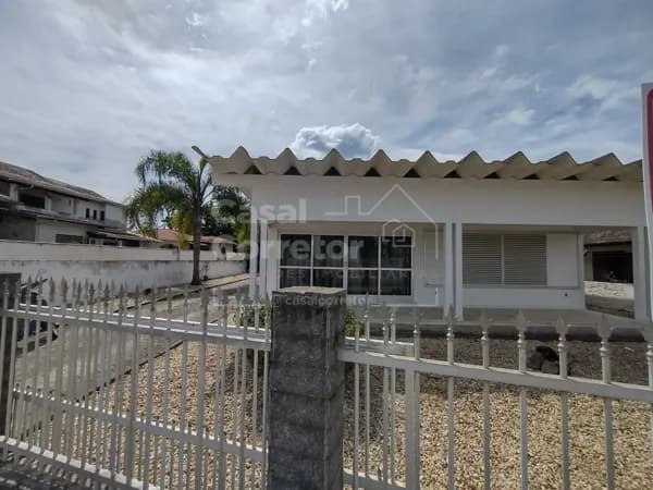 CASA DE ALVENARIA DE 220m² COM 4 DORMITÓRIOS