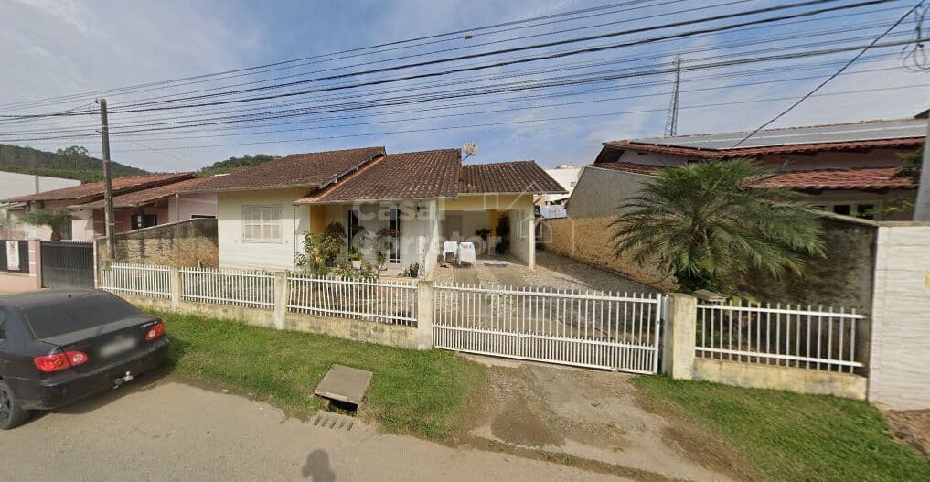 CASA DE 3 DORMITÓRIOS SENDO 1 SUÍTE