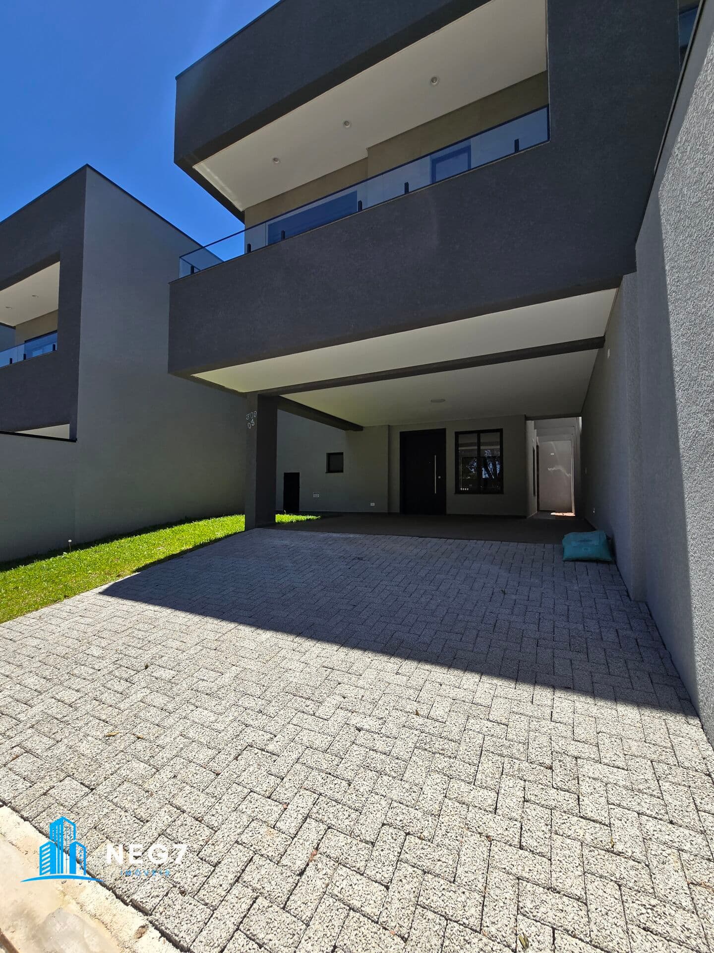 🏡 Sobrado Alto Padrão – 03 Suítes | 229 m² Construídos