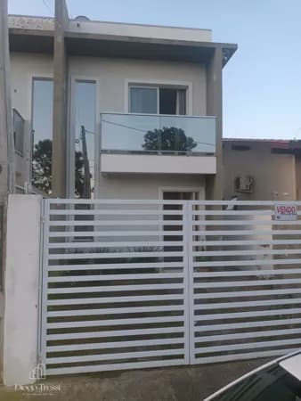 Sobrado em Florianópolis - São João do Rio Vermelho