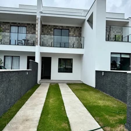 Sobrado em Florianópolis - São João do Rio Vermelho