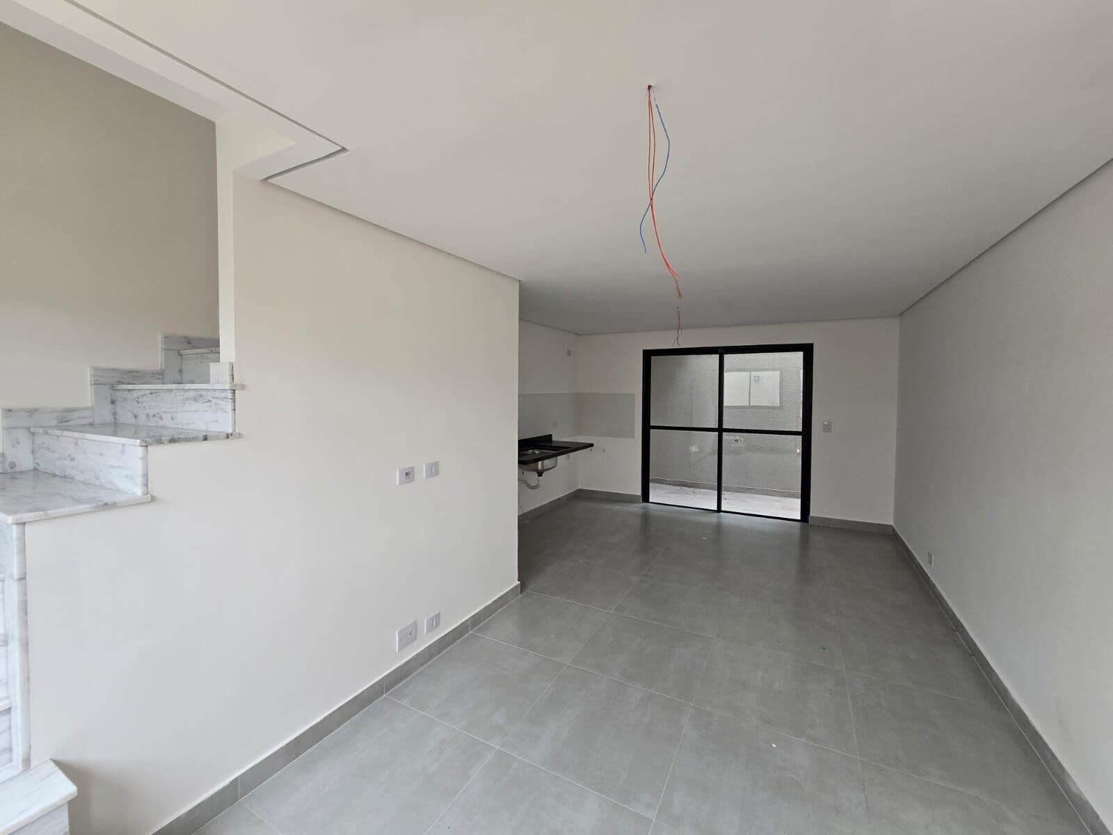 Sobrado com 2 quartos à venda no Bairro Pestana em Osasco com 64m² e 1 vaga de carro próximo ao Supermercado Rossi