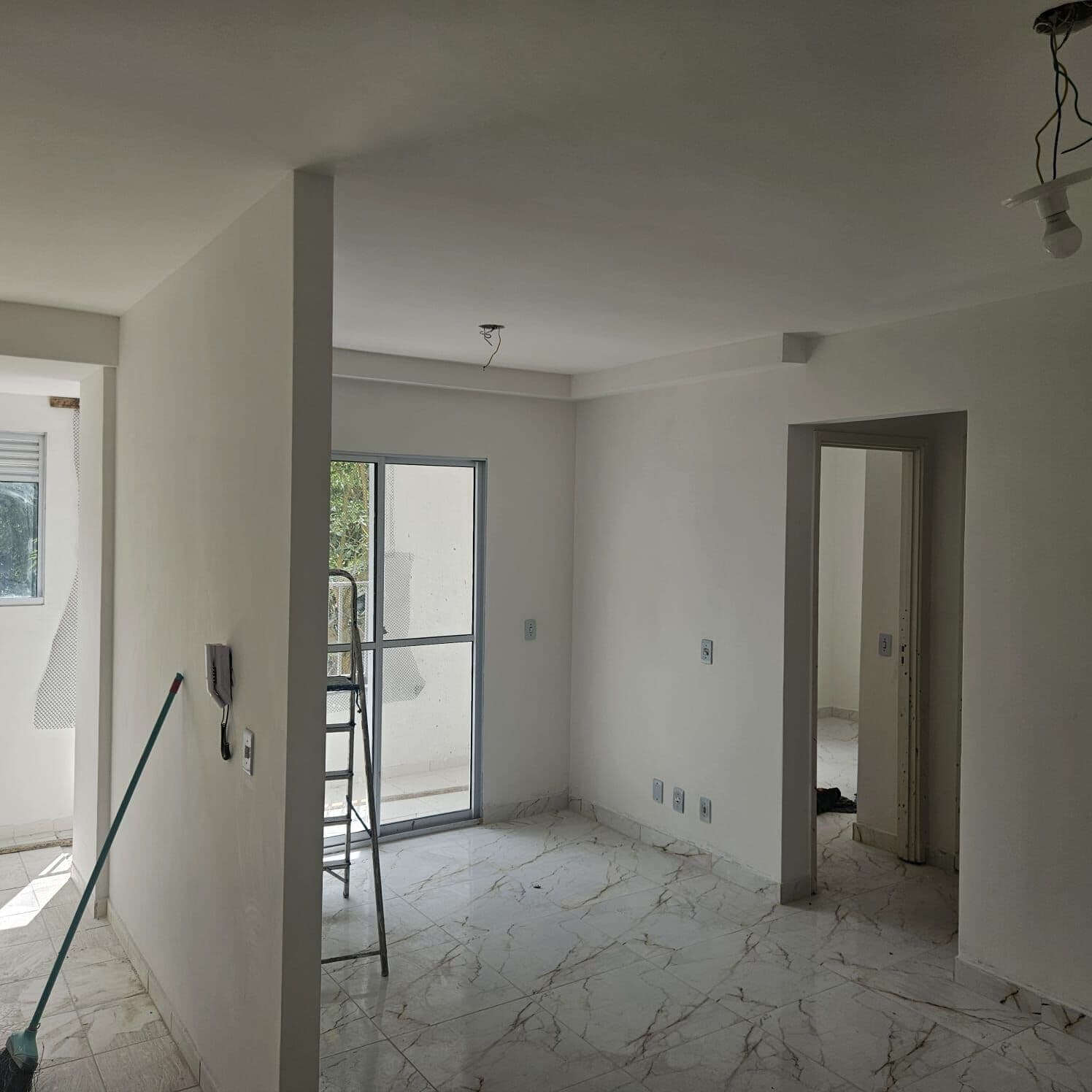Apartamento com 2 quartos à venda no bairro Cemucam em Cotia com 53m² e 1 vaga próximo do Shopping Granja Viana.