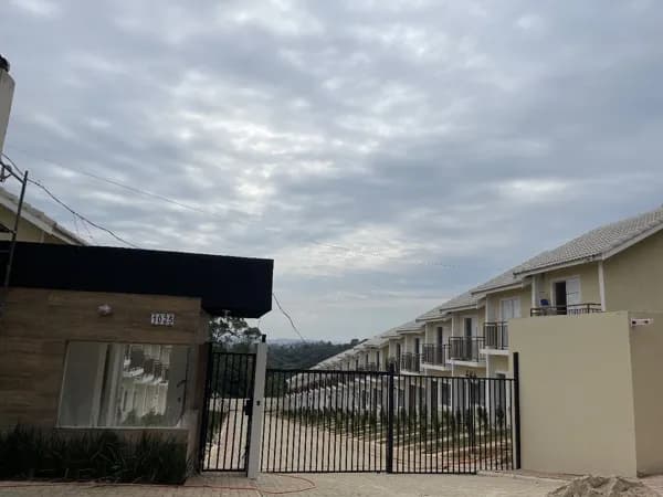 Casa com 2 dormitórios à venda no bairro Chácara Ondas Verdes em Cotia com 60m² e 1 vaga de carro próximo ao Shopping Granja Vianna