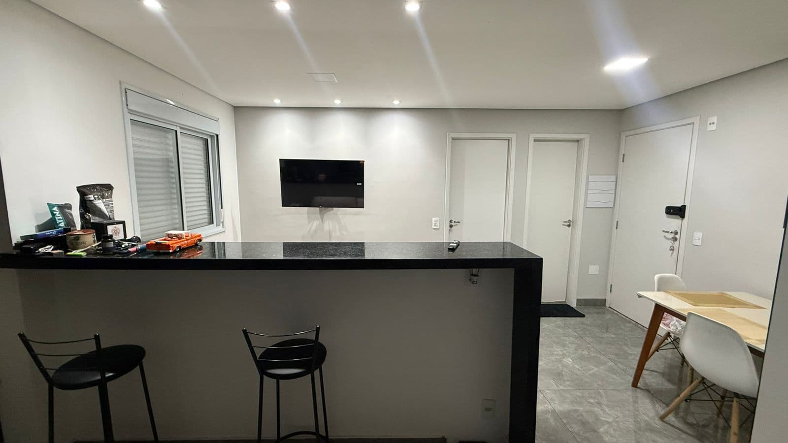 Apartamento com 1 quarto à venda no Jardim Santo Estevão em Carapicuíba com 38,7m² e 1 vaga de carro à 100m da Av. Inocêncio Seráfico ao lado do Atacadão