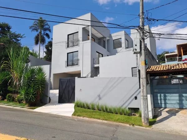 Casa em condomínio com 3 quartos à venda na Granja Viana com 298m² e 3 vagas de carro ao lado do Shopping Granja Viana