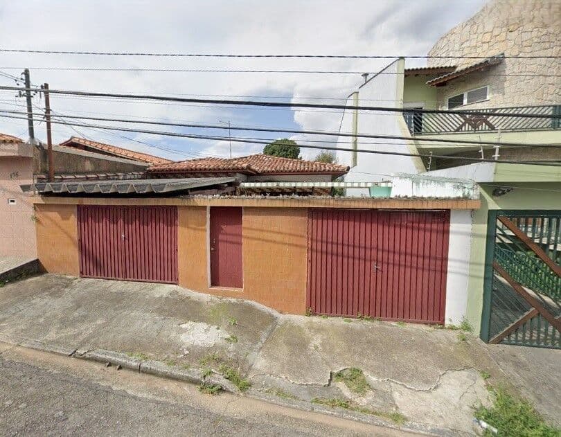 Terreno Plano com Casa Antiga