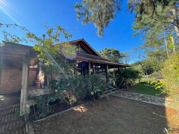 Bela Casa à Venda em Condomínio Privado - Garopaba SC