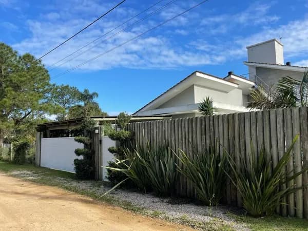 Casa Alto Padrão à Venda em Condomínio - Garopaba SC