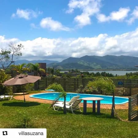 Bela Pousada à venda na Praia do Rosa com vista da lagoa