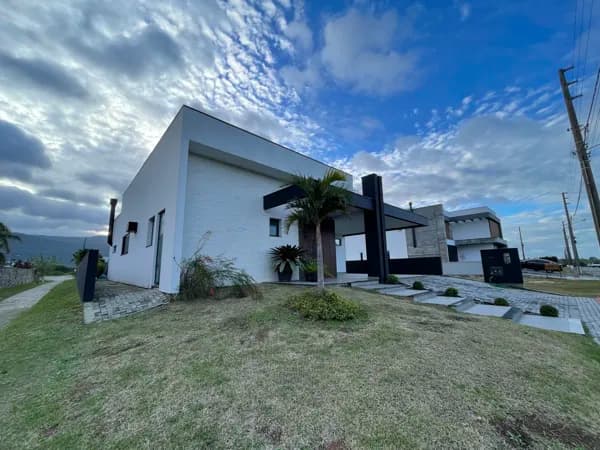 Casa Alto Padrão à Venda em Condomínio fechado- Garopaba SC