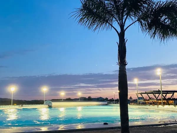 Apartamento superior na Surfland com rooftop no Siriú frente natureza