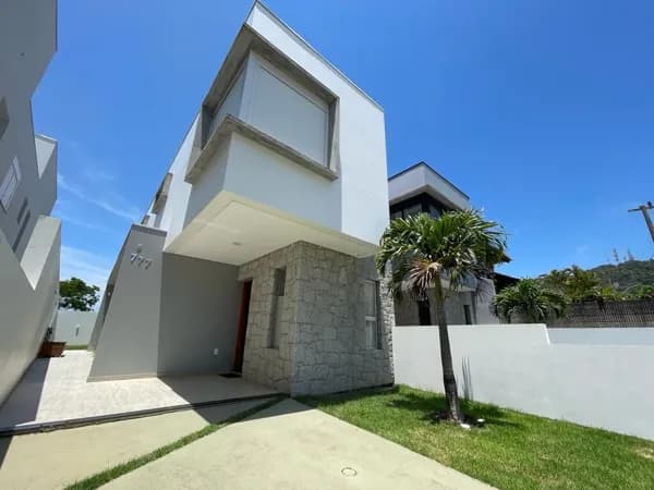 Casa mobiliada e decorada à Venda próxima ao Mar