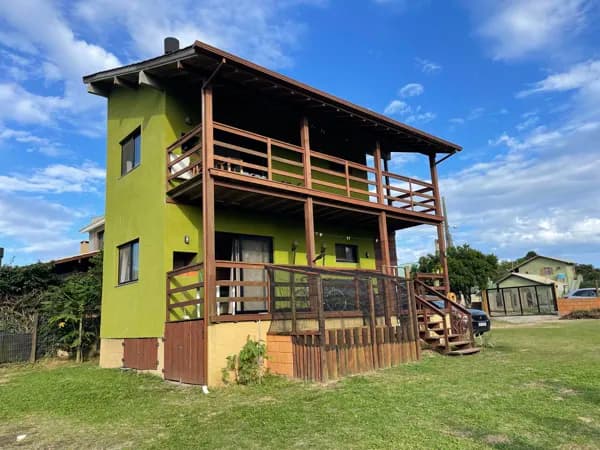 Casa à Venda na Praia do Rosa com vista para Lagoa