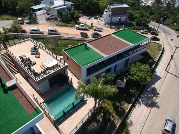 Casa em Condomínio de Alto Padrão com vista do mar a 100m da praia