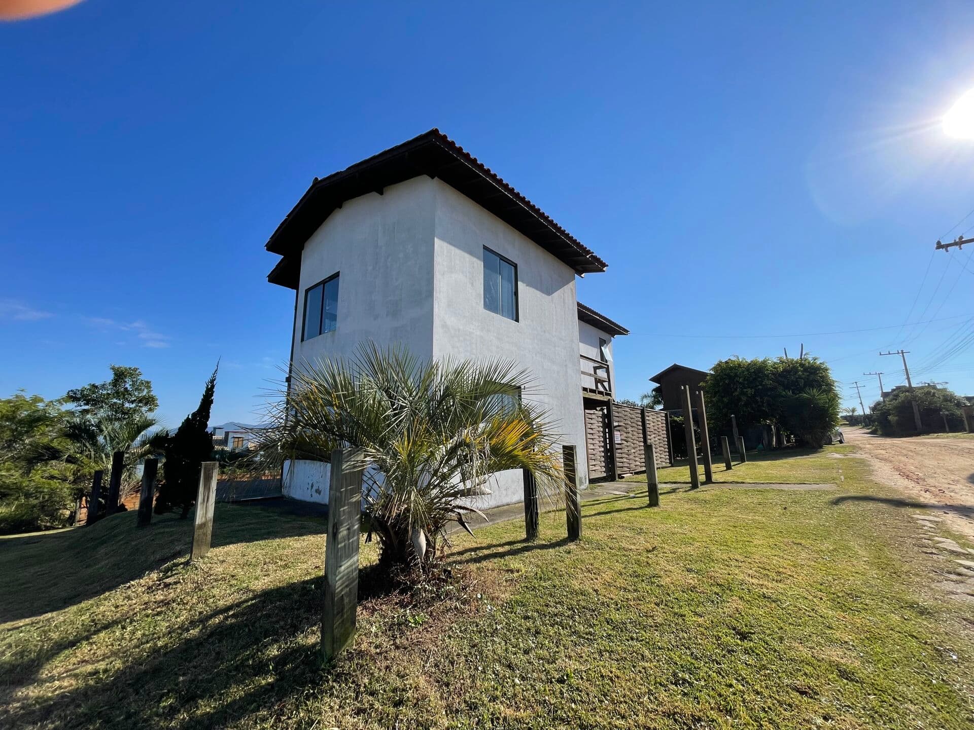 Casa à Venda com Vista para Lagoa na Praia do Rosa SC