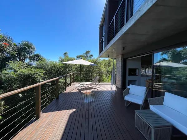 Casa Alto Padrão à Venda na Praia da Ferrugem