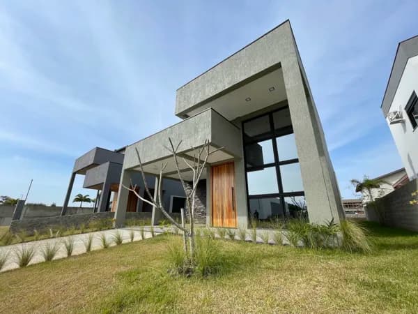 Casa Alto Padrão à Venda em Condomínio fechado - Garopaba SC