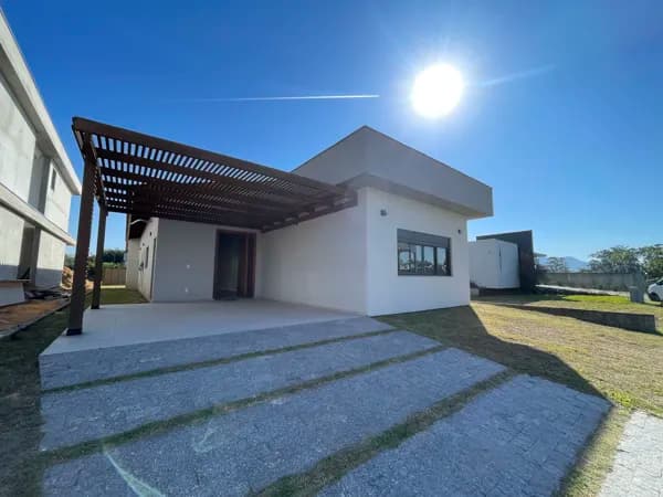 Casa nova e mobiliada à Venda em Garopaba SC - Condomínio Rosa Internacional