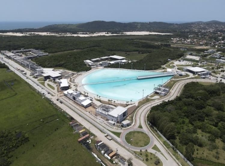 Apartamento térreo na Surfland bloco Barra frente piscina