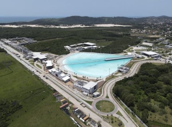 Apartamento térreo na Surfland bloco Barra frente piscina