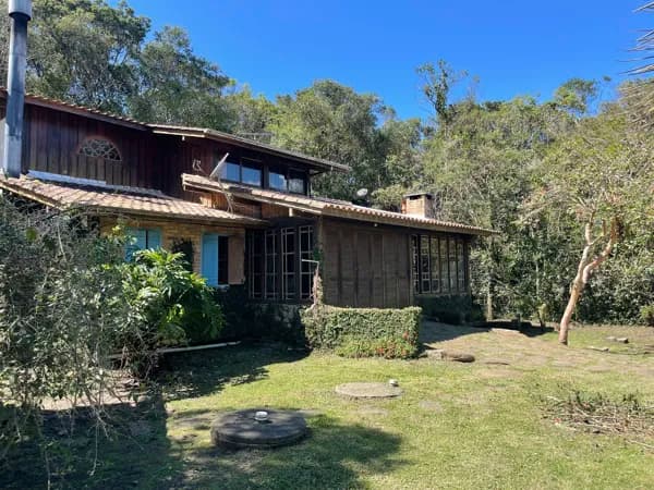 Casa à Venda em Condomínio Privado às margens da Lagoa - Garopaba SC