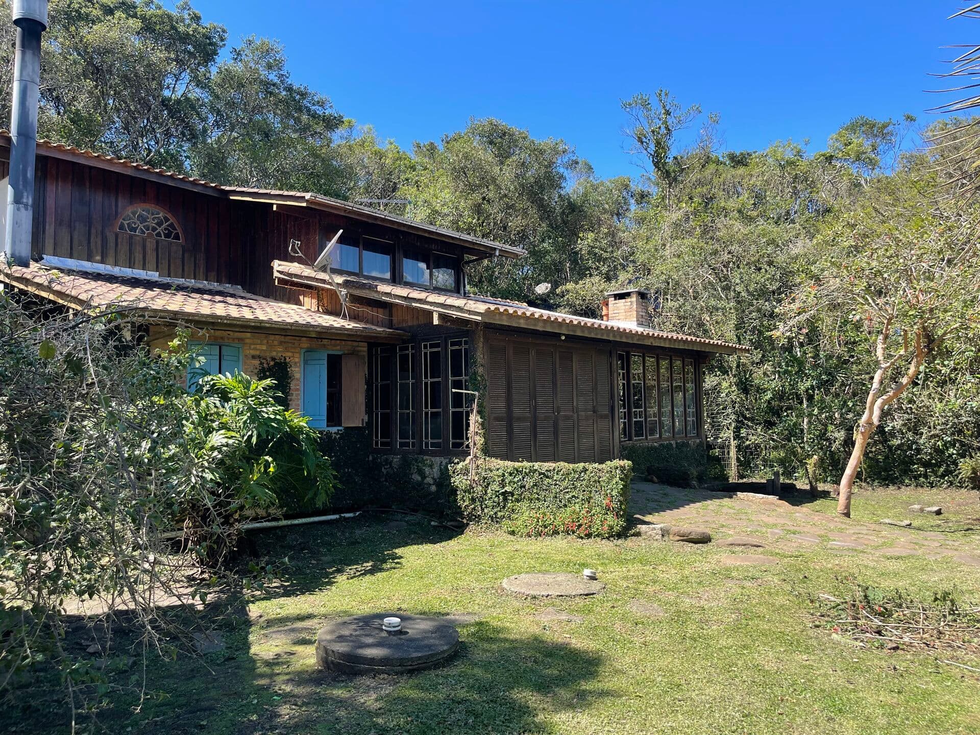 Casa à Venda em Condomínio Privado às margens da Lagoa - Garopaba SC