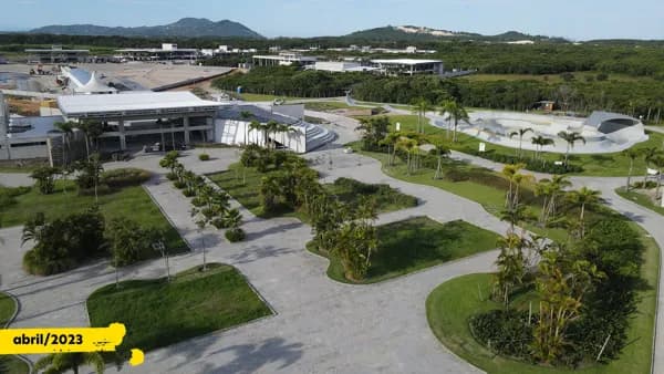 Lindo apartamento térreo na Surfland frente para as piscinas do Resort