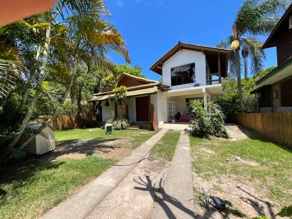 Casa à Venda às margens da lagoa em Garopaba SC