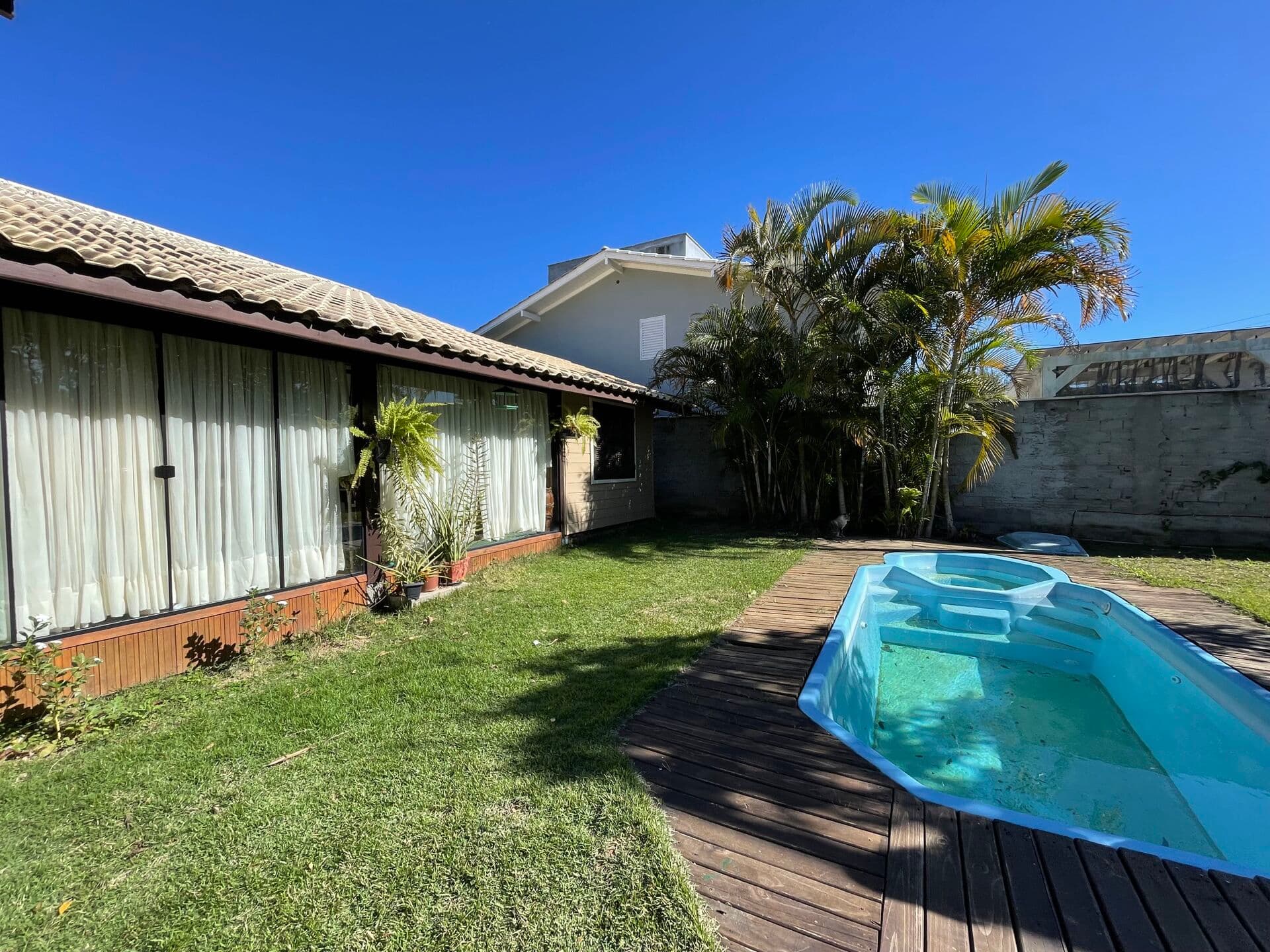 Casa à Venda a 200 metros da lagoa