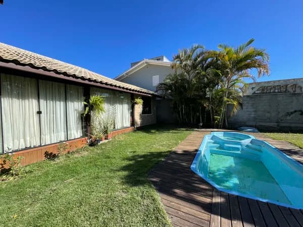Casa à Venda a 200 metros da lagoa