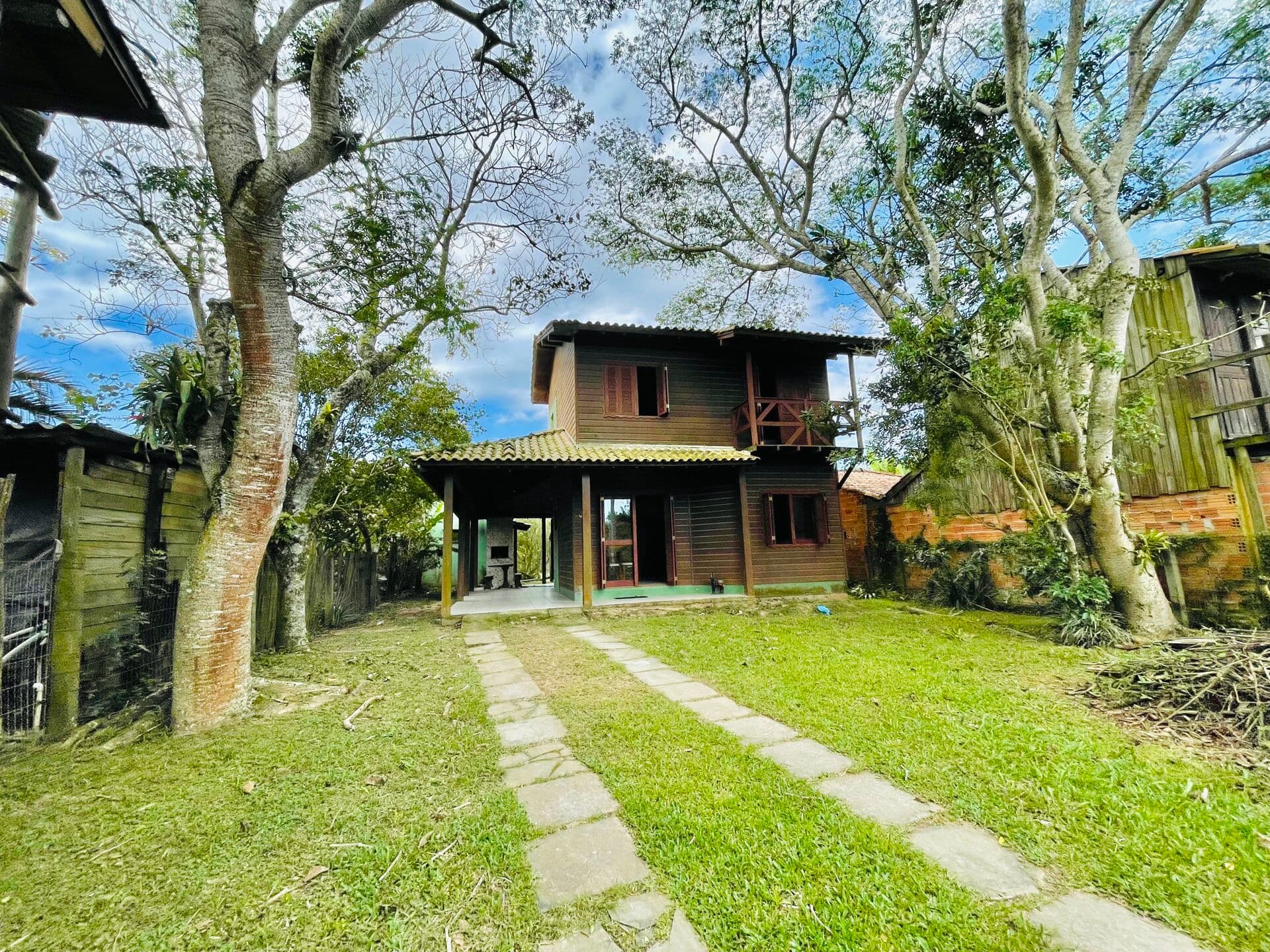 Casa à Venda com 04 dormitórios na Praia do Rosa SC