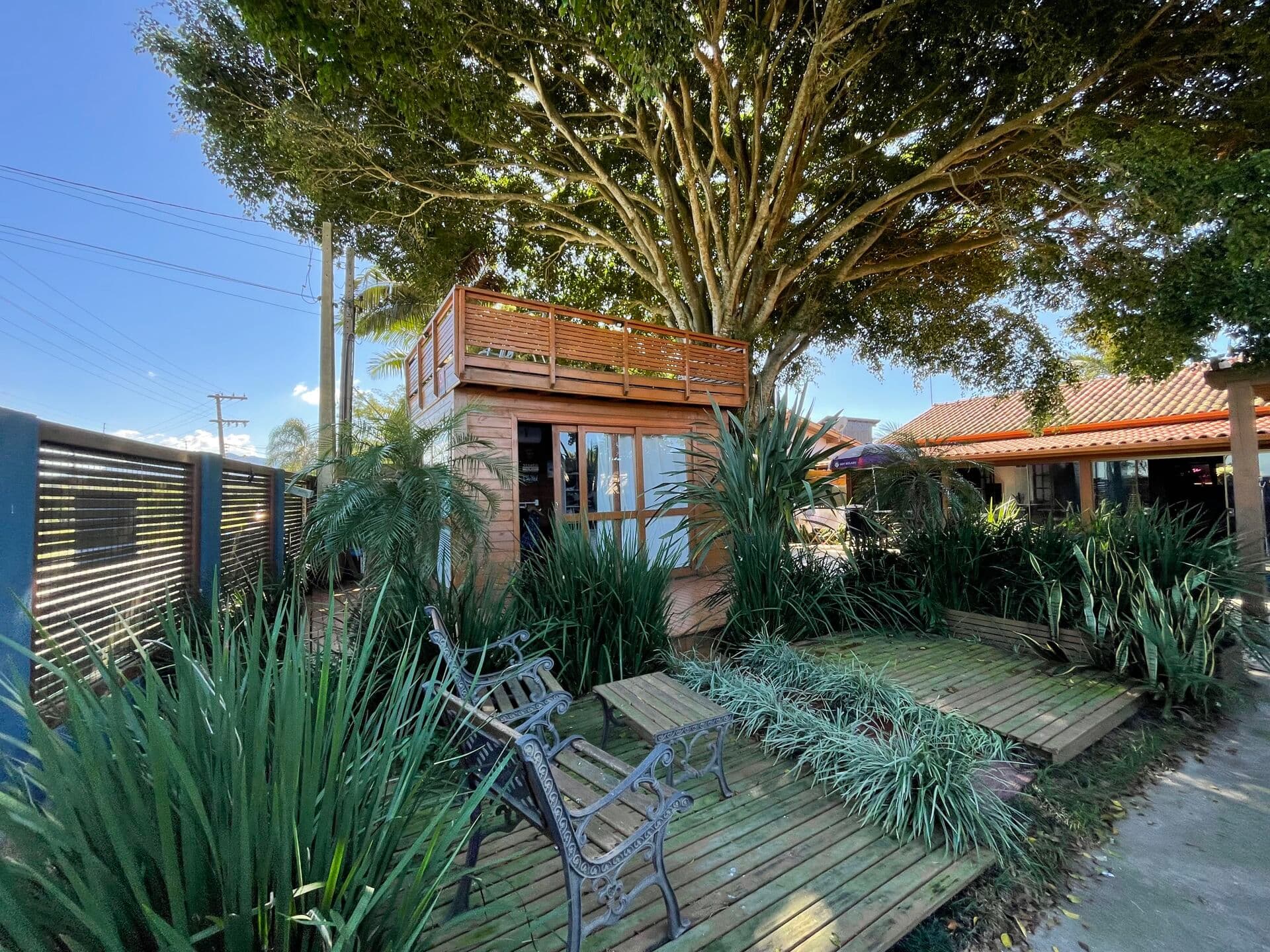 Casa à Venda em frente a Lagoa da Ibiraquera na Praia do Rosa SC