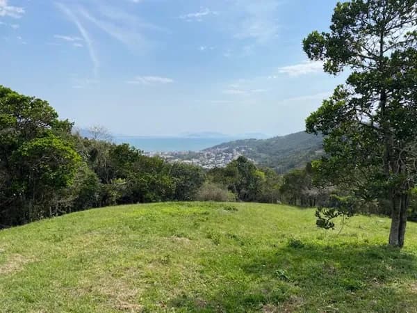 Amplo Terreno no Morro da Silveira com bela vista de Garopaba