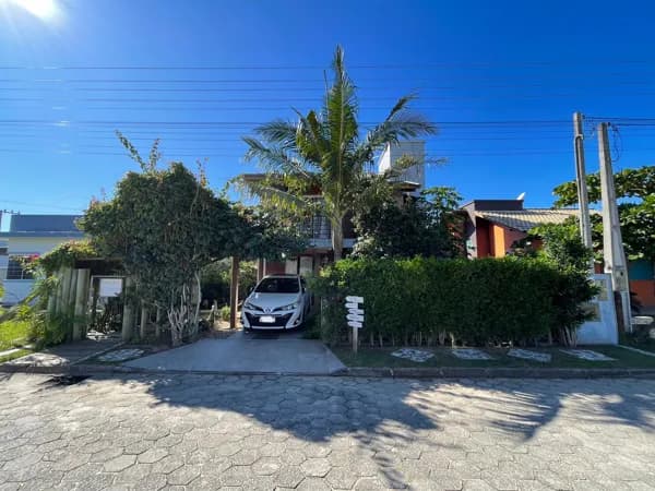 02 Casas à Venda com escritura pública a 05 minutos da Barra da Ibiraquera