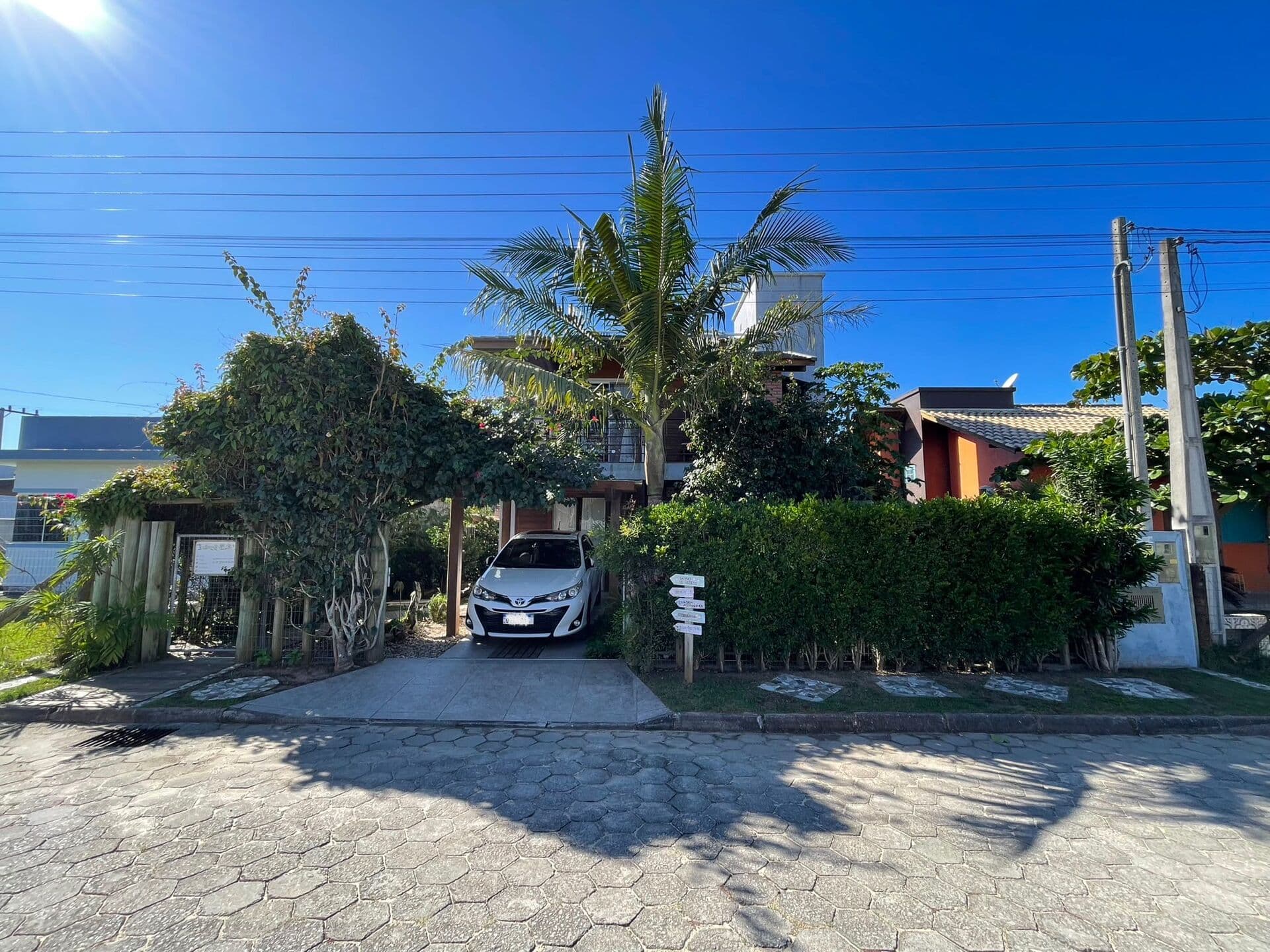 02 Casas à Venda com escritura pública a 05 minutos da Barra da Ibiraquera