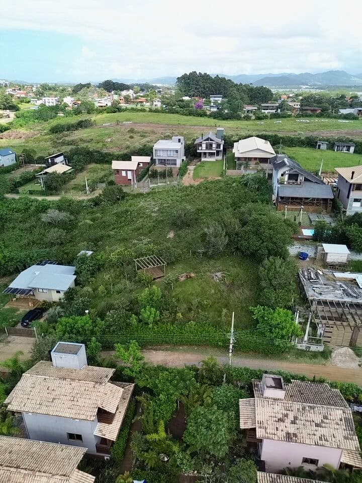 Terreno na Praia do Rosa por apenas 250 mil