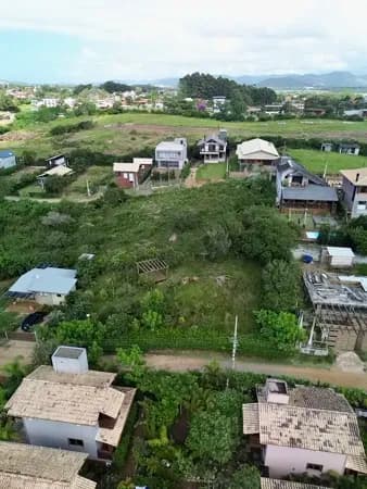 Terreno na Praia do Rosa por apenas 250 mil