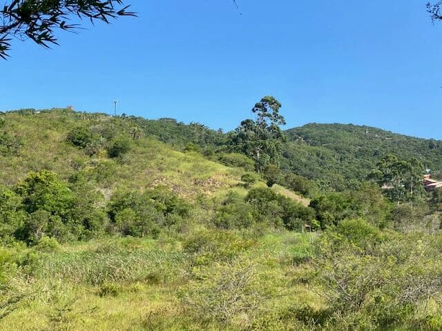 Linda área na Praia do Rosa perfeita para um condomínio