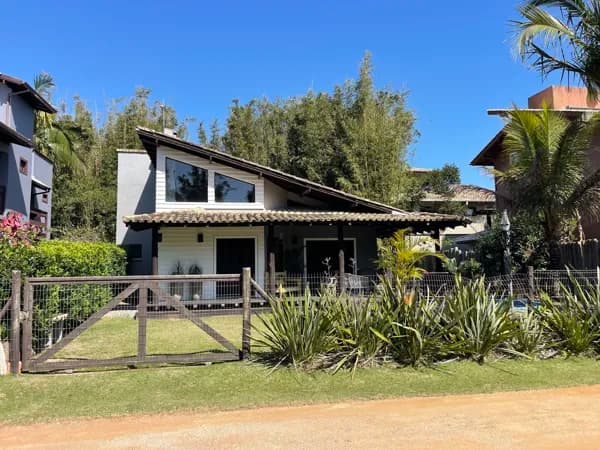 Casa à Venda em Condomínio Privado às margens da Lagoa - Garopaba SC