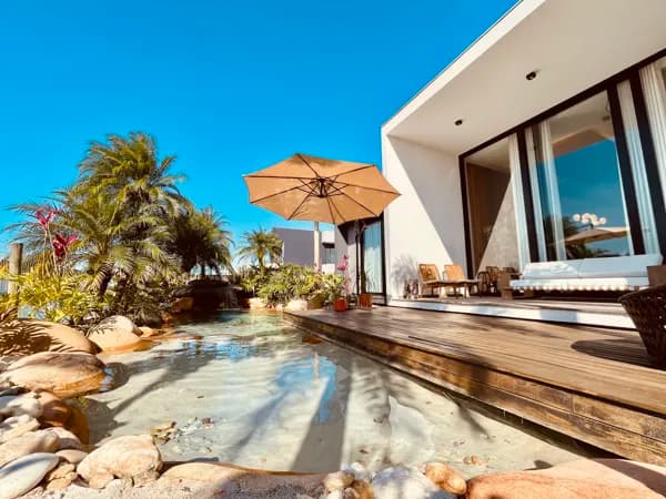 Casa alto padrão em Garopaba no condomínio Aqualina com piscina lago que é um oásis