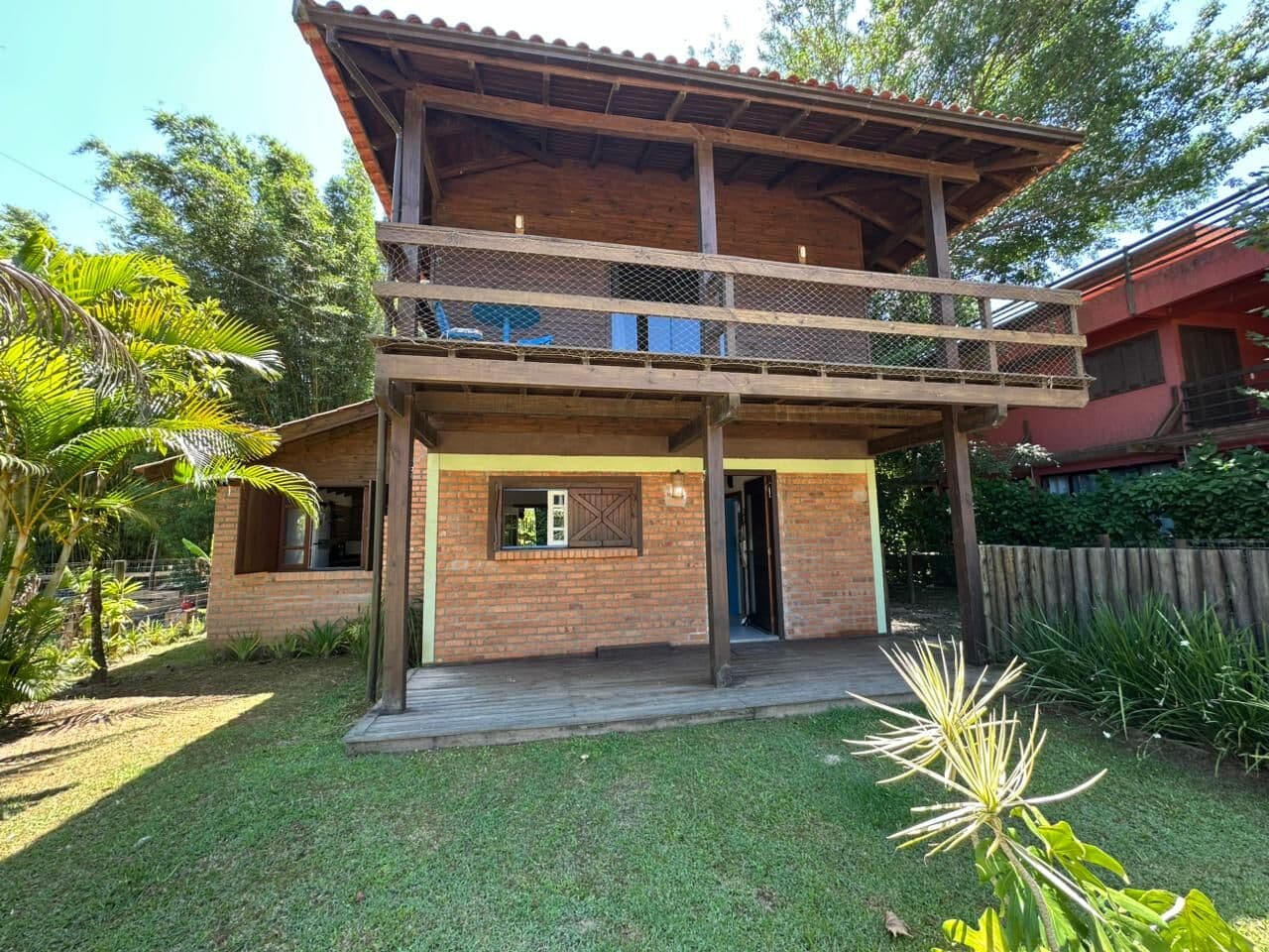 Casa Padrão em Condomínio Fechado