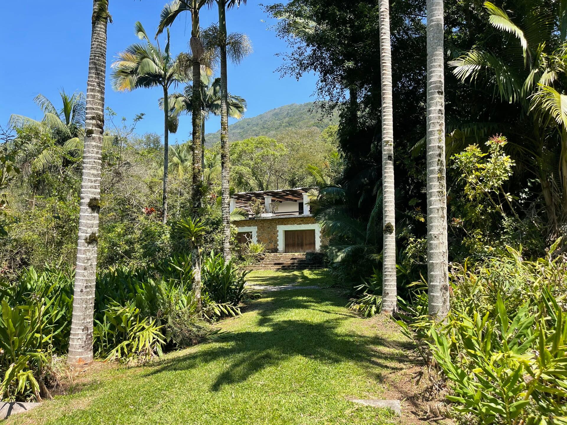 Casa à Venda em meio à natureza com Terreno de 12.500m² em Garopaba SC