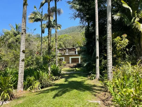 Casa à Venda em meio à natureza com Terreno de 12.500m² em Garopaba SC