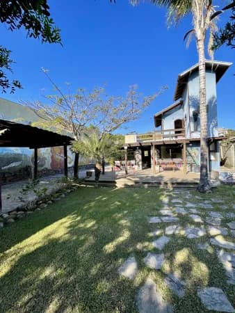 Casa com Estúdio anexo próximo ao Rosa Norte!